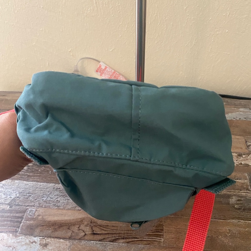 Fjallraven Kånken Mini Backpack/ Crossbody in Green and Coral - Picture 6 of 12